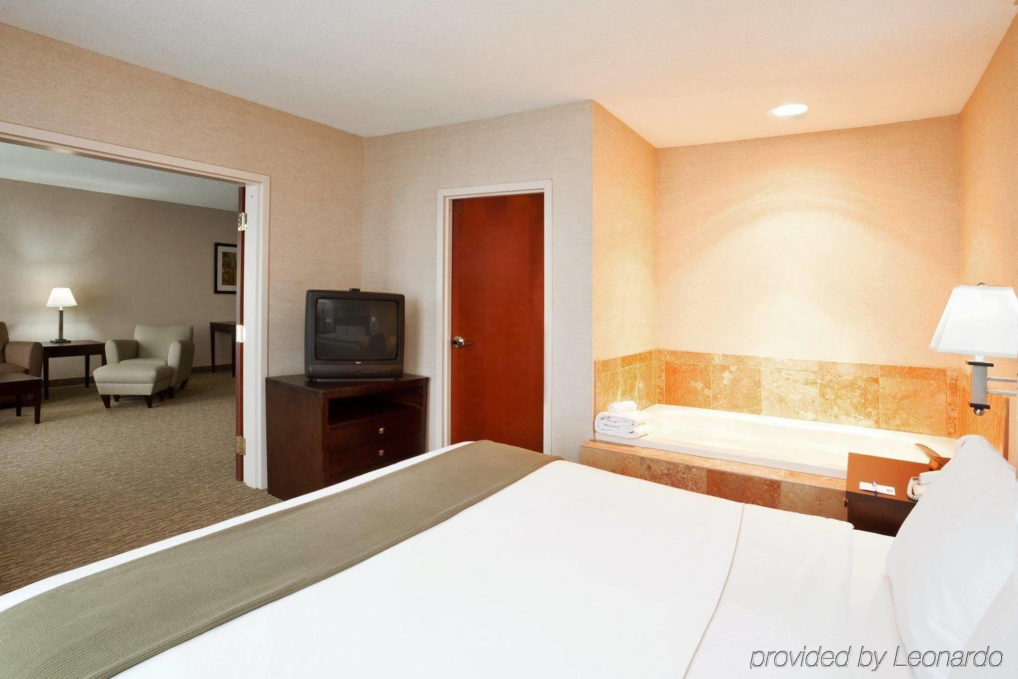 Holiday Inn Express Hotel & Suites Cleveland-Streetsboro By Ihg Exterior photo